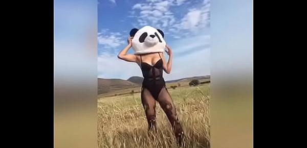  En el campo, putita panda